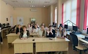 我校与俄罗斯圣彼得堡376学校开展在线视频交流活动